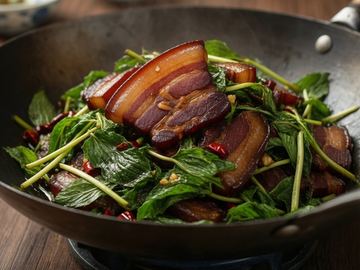 折耳根炒腊肉